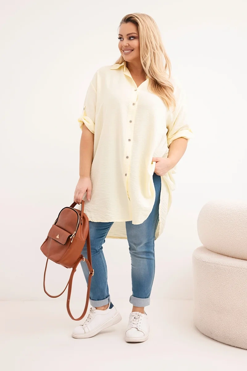 Koszula damska Plus Size z wiskozy z dłuższym tyłem żółta - obrazek 2