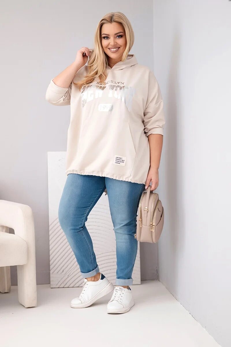 Bluza damska Plus Size wiskozowa z kapturem i kieszenią kangurką beżowa - obrazek 2
