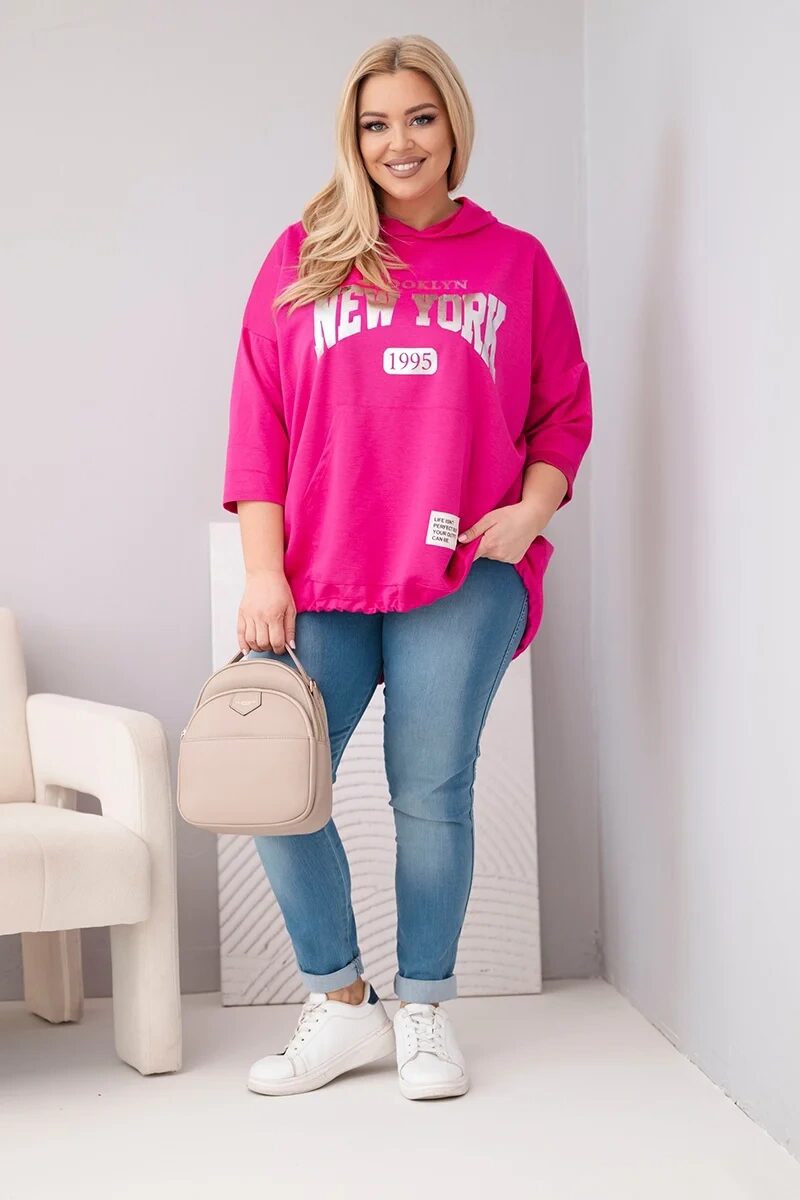 Bluza damska Plus Size wiskozowa z kapturem i kieszenią kangurką fuksja - obrazek 2
