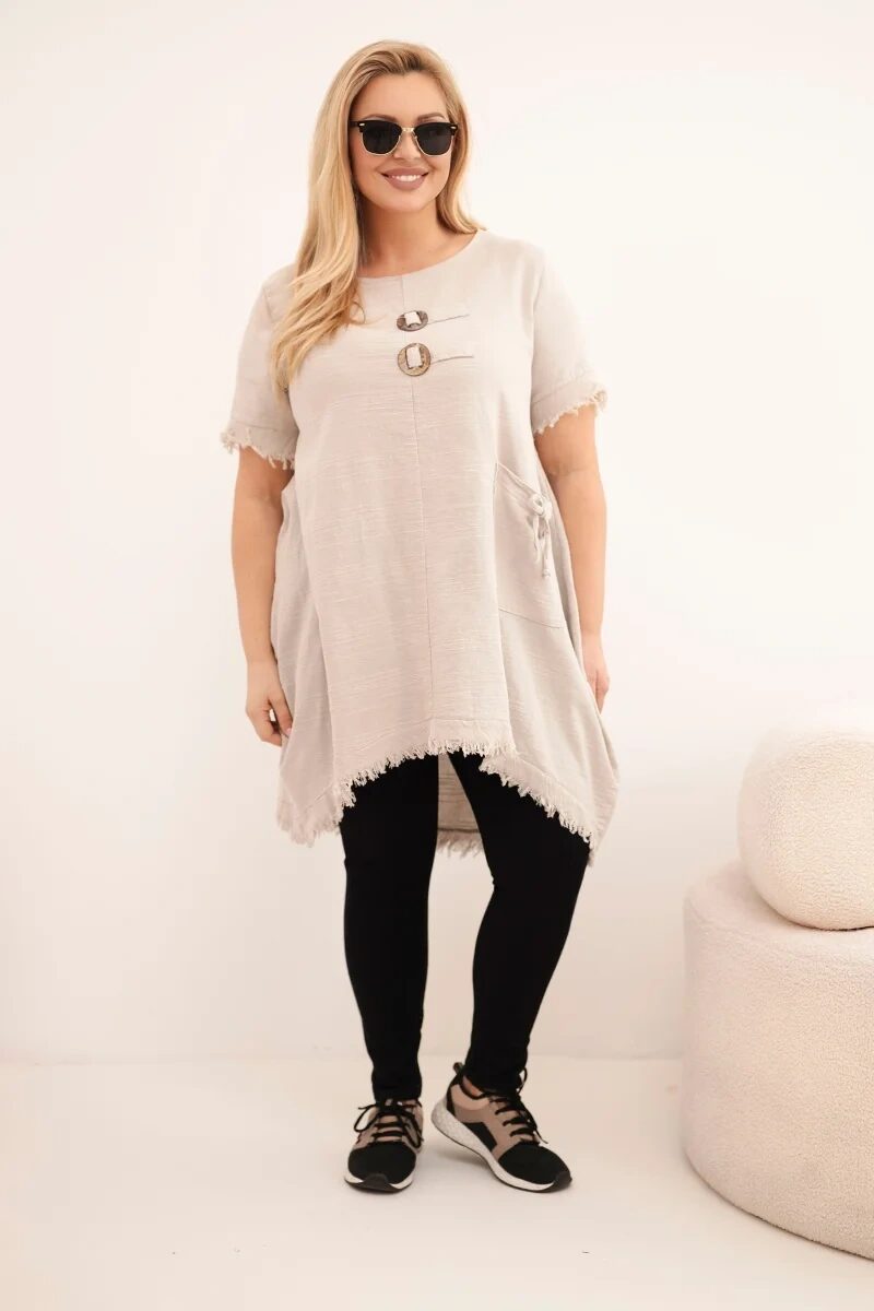Sukienka damska bawełniana Plus Size z dłuższym tyłem i kieszenią beżowa - obrazek 2