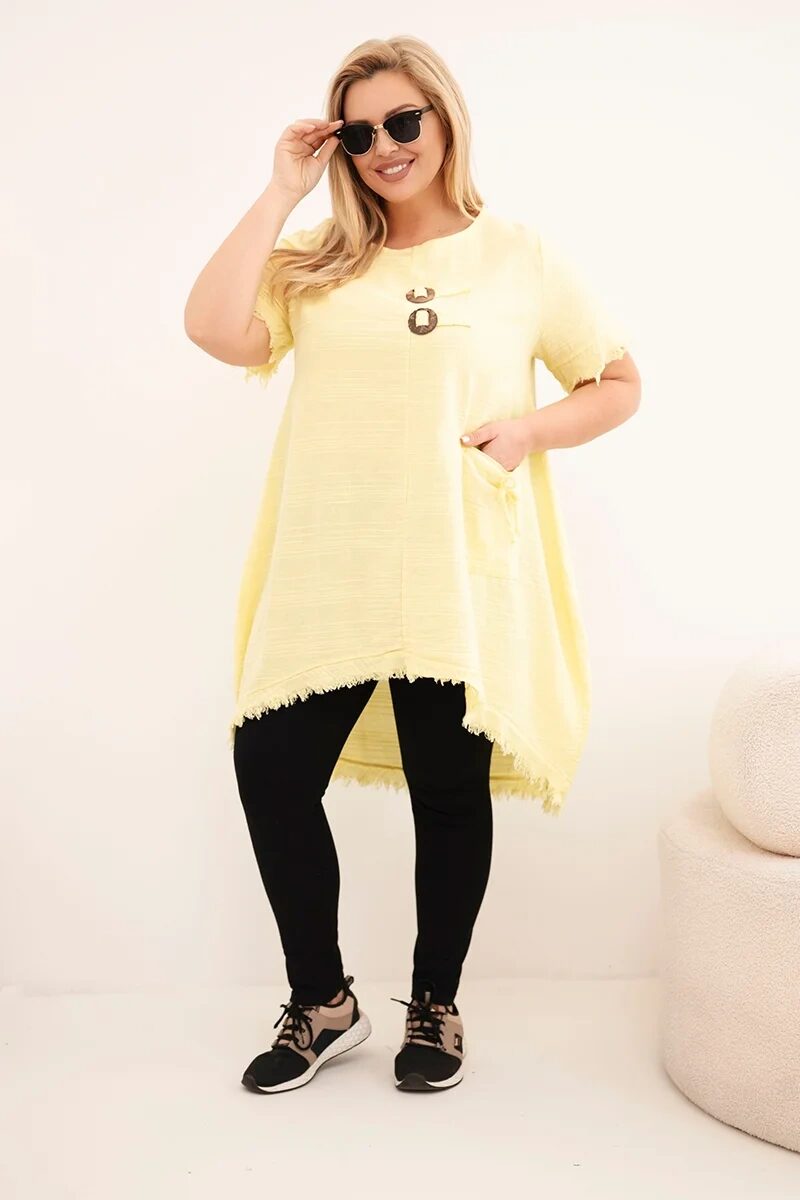 Sukienka damska bawełniana Plus Size z dłuższym tyłem i kieszenią żółta - obrazek 2