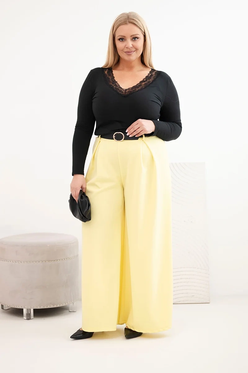 Spodnie damskie Plus Size z szeroką nogawką i paskiem żółte - obrazek 2