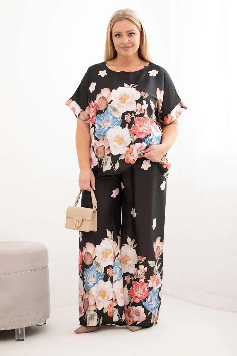 Komplet damski Plus Size z bluzką i spodniami w kwiaty z szeroką nogawką czarny - obrazek 2