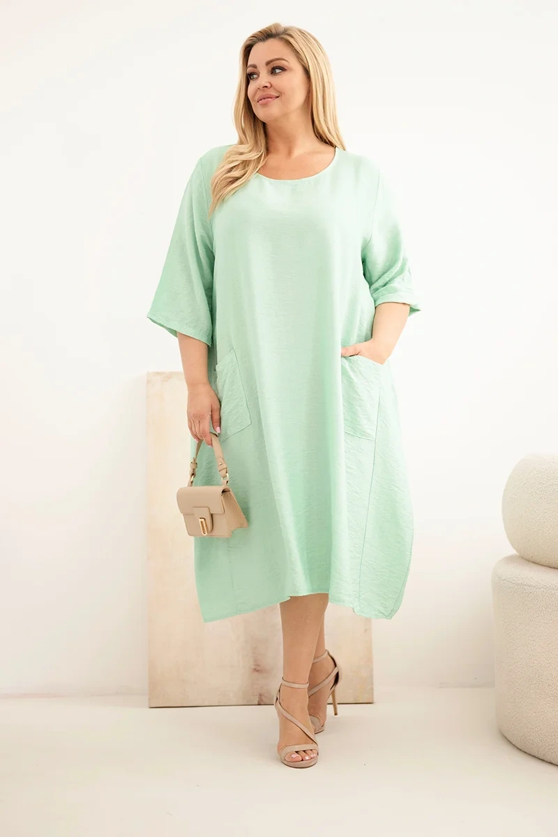 Sukienka damska Plus Size wiskozowa z kieszeniami krótki rękaw ciemno miętowa - obrazek 2