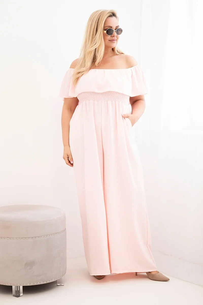 Kombinezon damski Plus Size z falbaną i krótkim rękawem pudrowy róż - obrazek 2