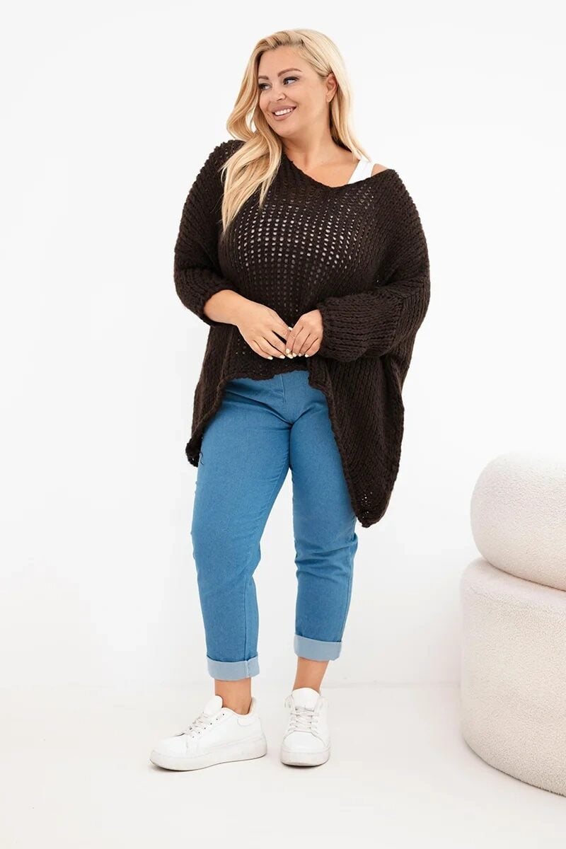 Sweter damski ażurowy oversize z dekoltem V i dłuższym tyłem brązowy - obrazek 2