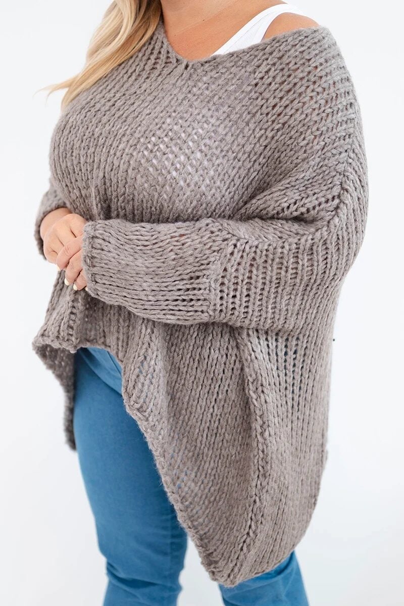 Sweter damski ażurowy oversize z dekoltem V i dłuższym tyłem fango - obrazek 4