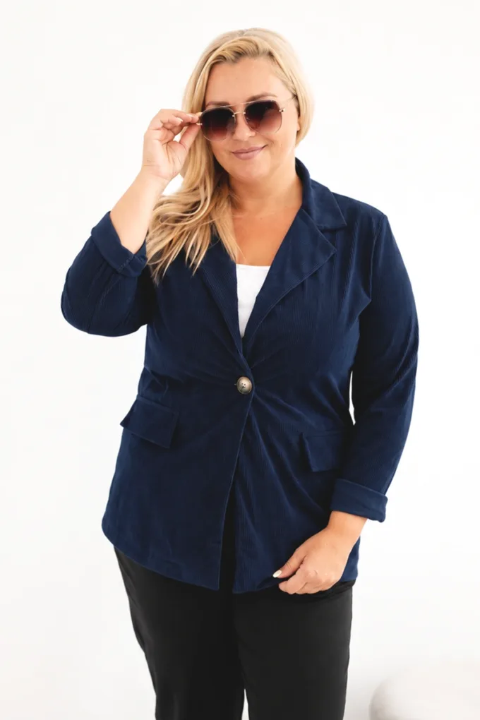 Marynarka damska Plus Size sztruksowa z klapami i kieszeniami granatowa