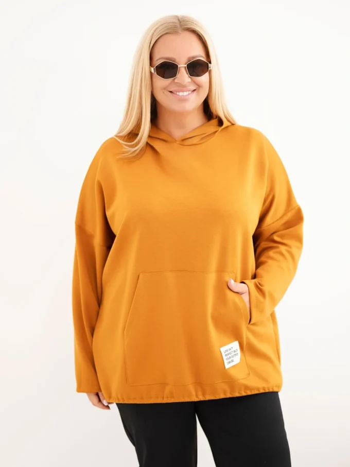 Bluza damska Plus Size masełko z kapturem i kieszenią kangurką musztardowa