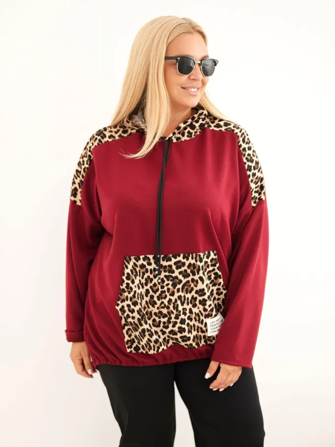 Bluza damska Plus Size wiskozowa z kapturem i wstawkami w panterkę bordowa
