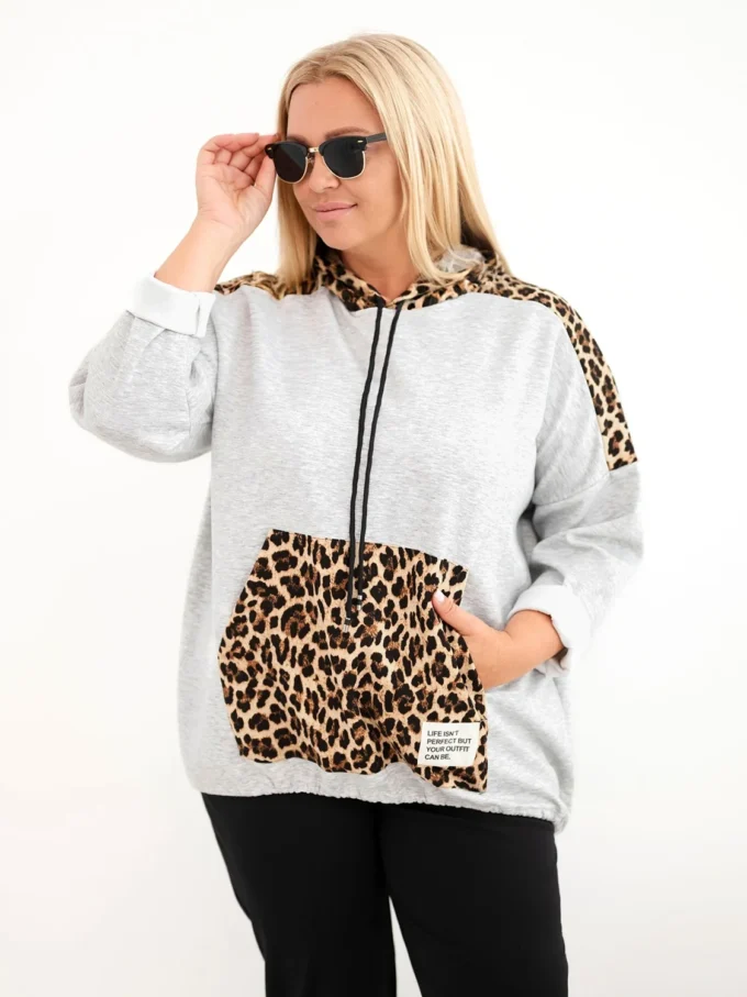 Bluza damska Plus Size wiskozowa z kapturem i wstawkami w panterkę szara
