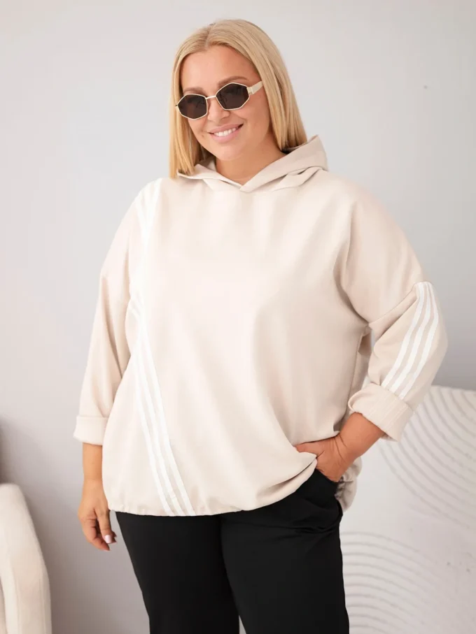 Bluza damska Plus Size wiskozowa z kapturem i ozdobnymi paskami beżowa