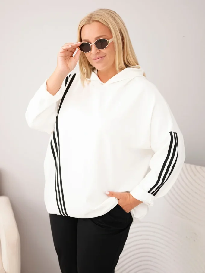 Bluza damska Plus Size wiskozowa z kapturem i ozdobnymi paskami ecru