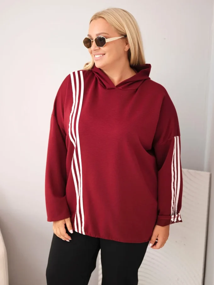 Bluza damska Plus Size wiskozowa z kapturem i ozdobnymi paskami bordowa