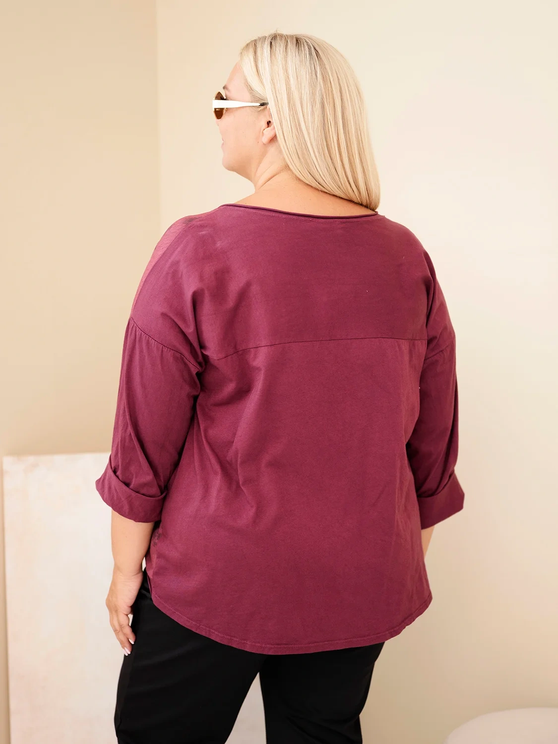 Bluzka damska bawełniana Plus Size z nadrukiem i dekoltem U śliwkowa - obrazek 4
