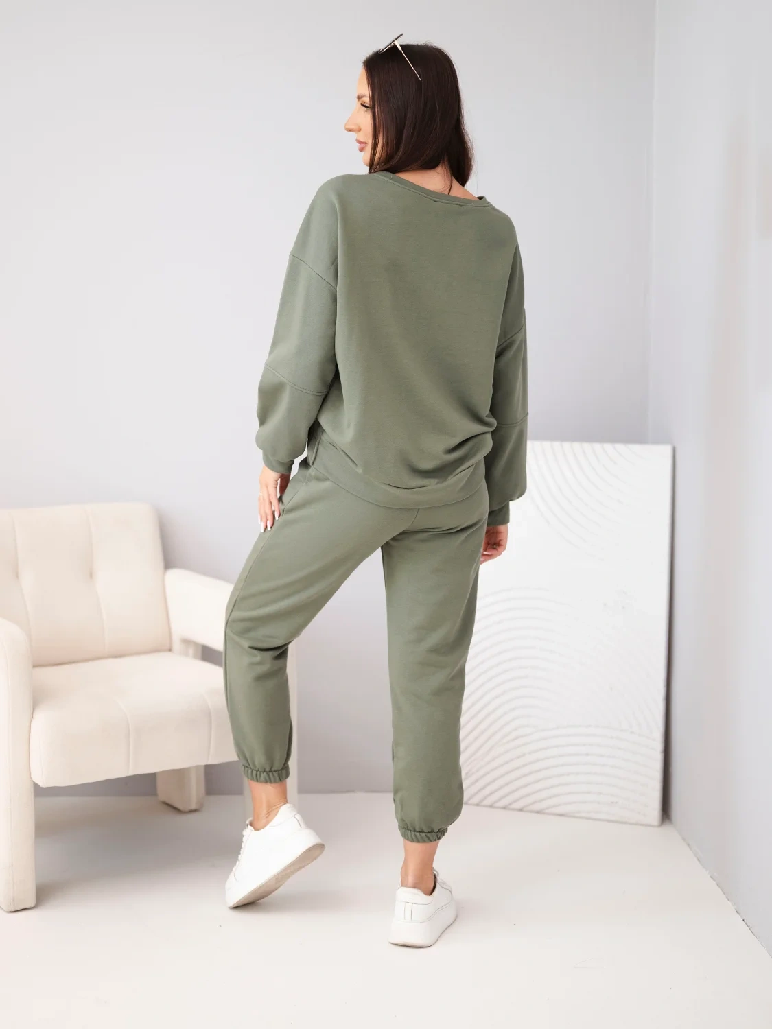 Komplet damski bawełniany z bluzą i spodniami jogger khaki - obrazek 3