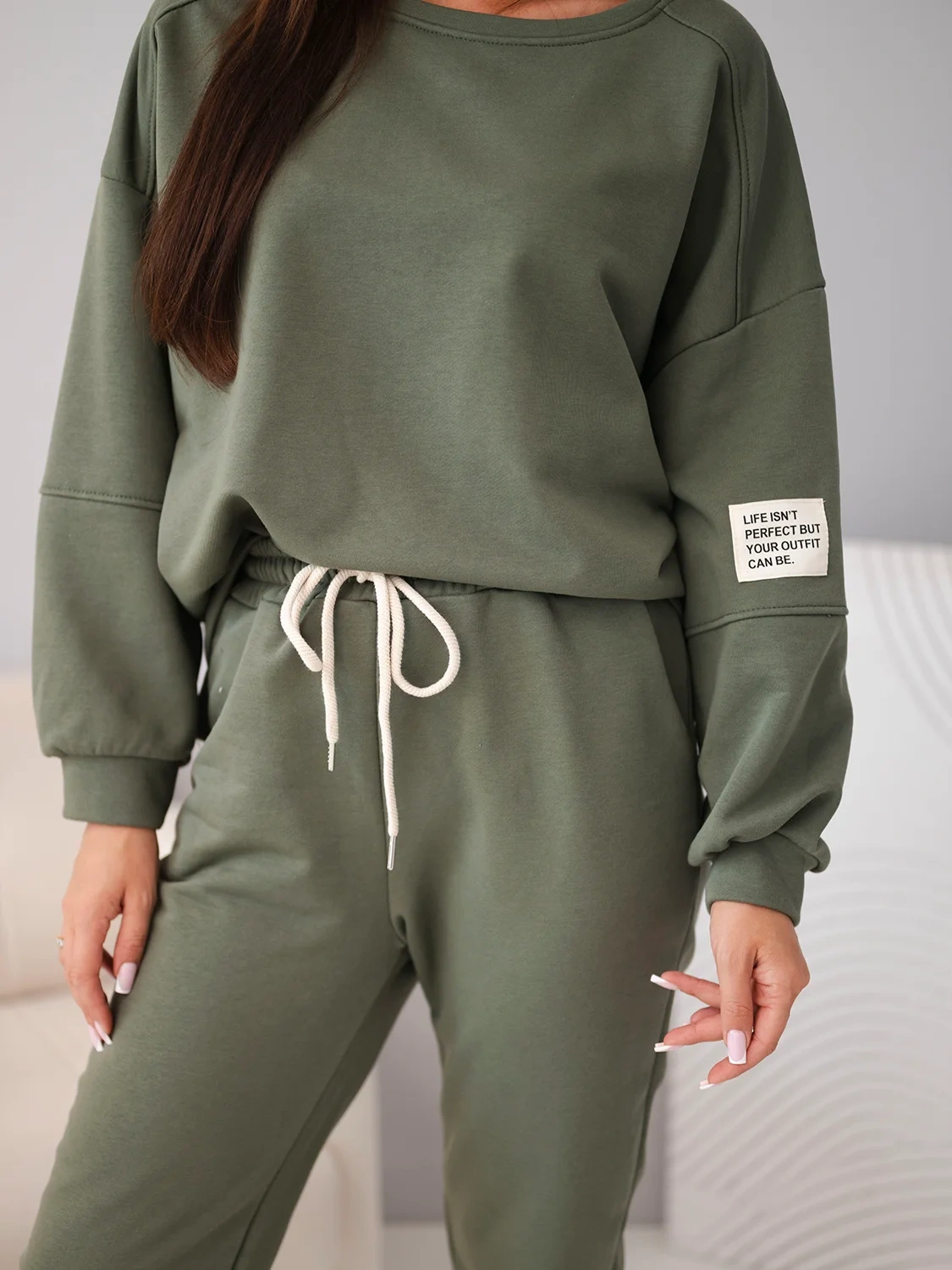 Komplet damski bawełniany z bluzą i spodniami jogger khaki - obrazek 4