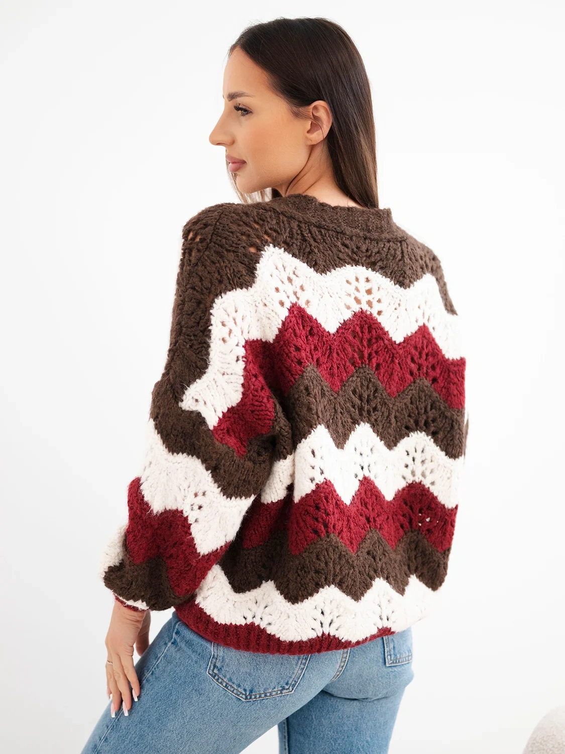 Sweter damski ażurowy w paski zapinany na guziki brązowy + bordowy - obrazek 3