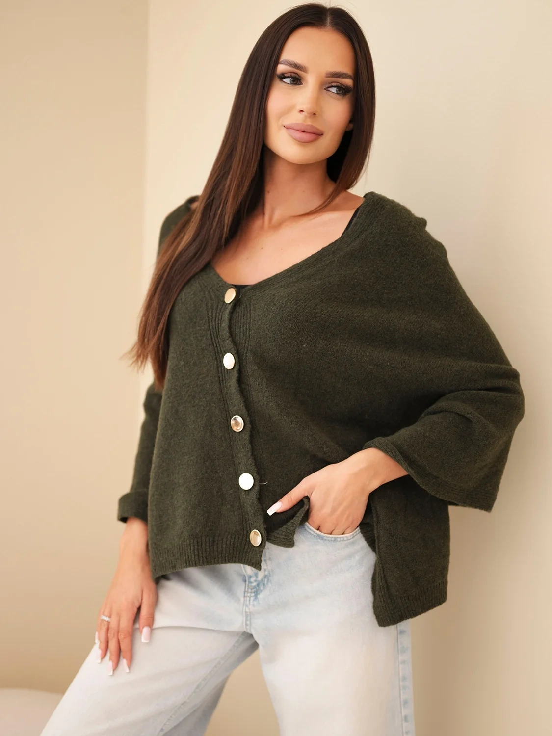 Sweter damski ponczo z baby alpaki z guzikami khaki