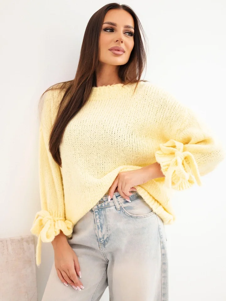Sweter damski oversize z wiązaniami przy rękawach żółty