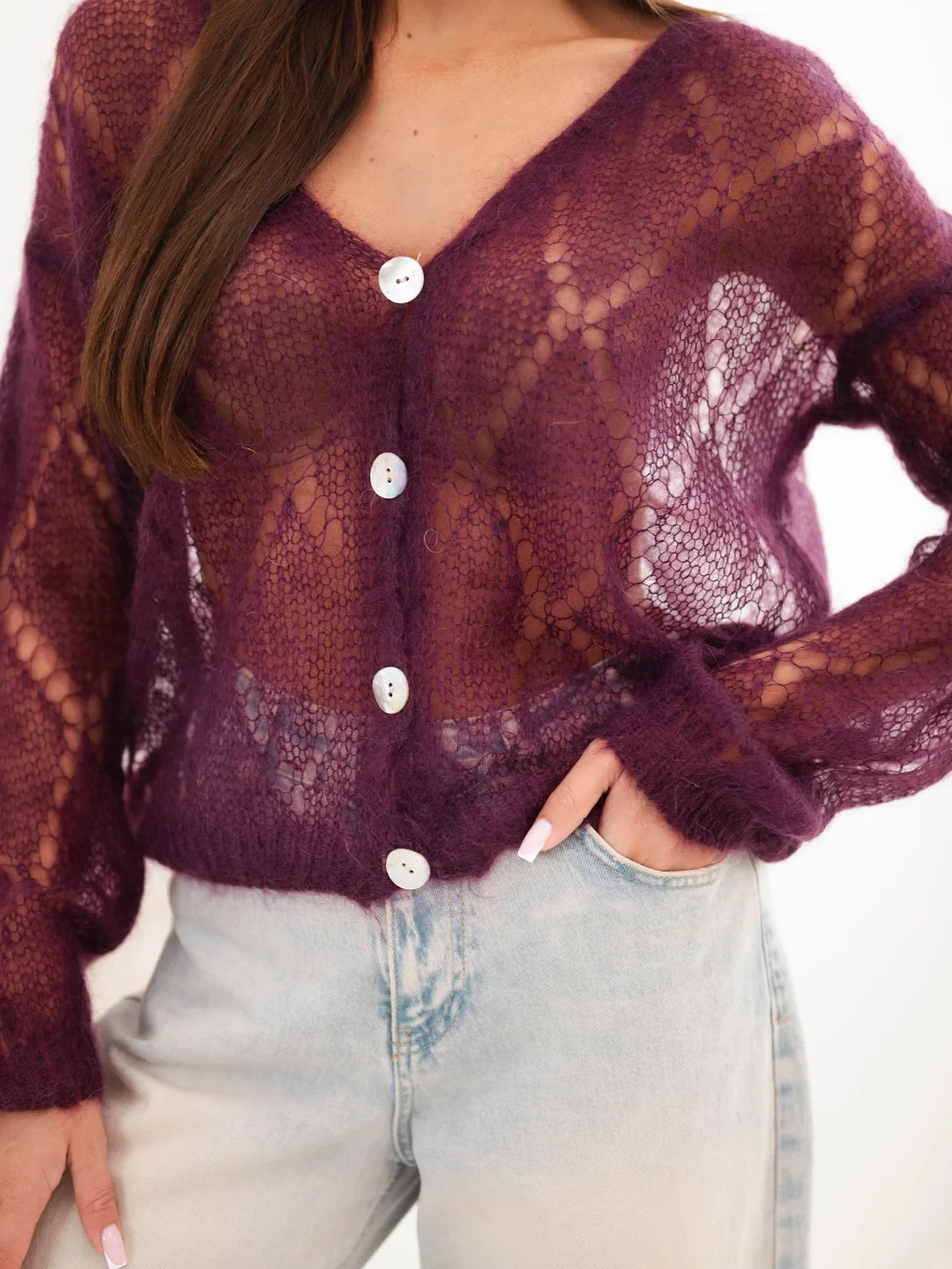 Sweter damski w 80% z moheru ażurowy zapinany na guziki śliwkowy - obrazek 4