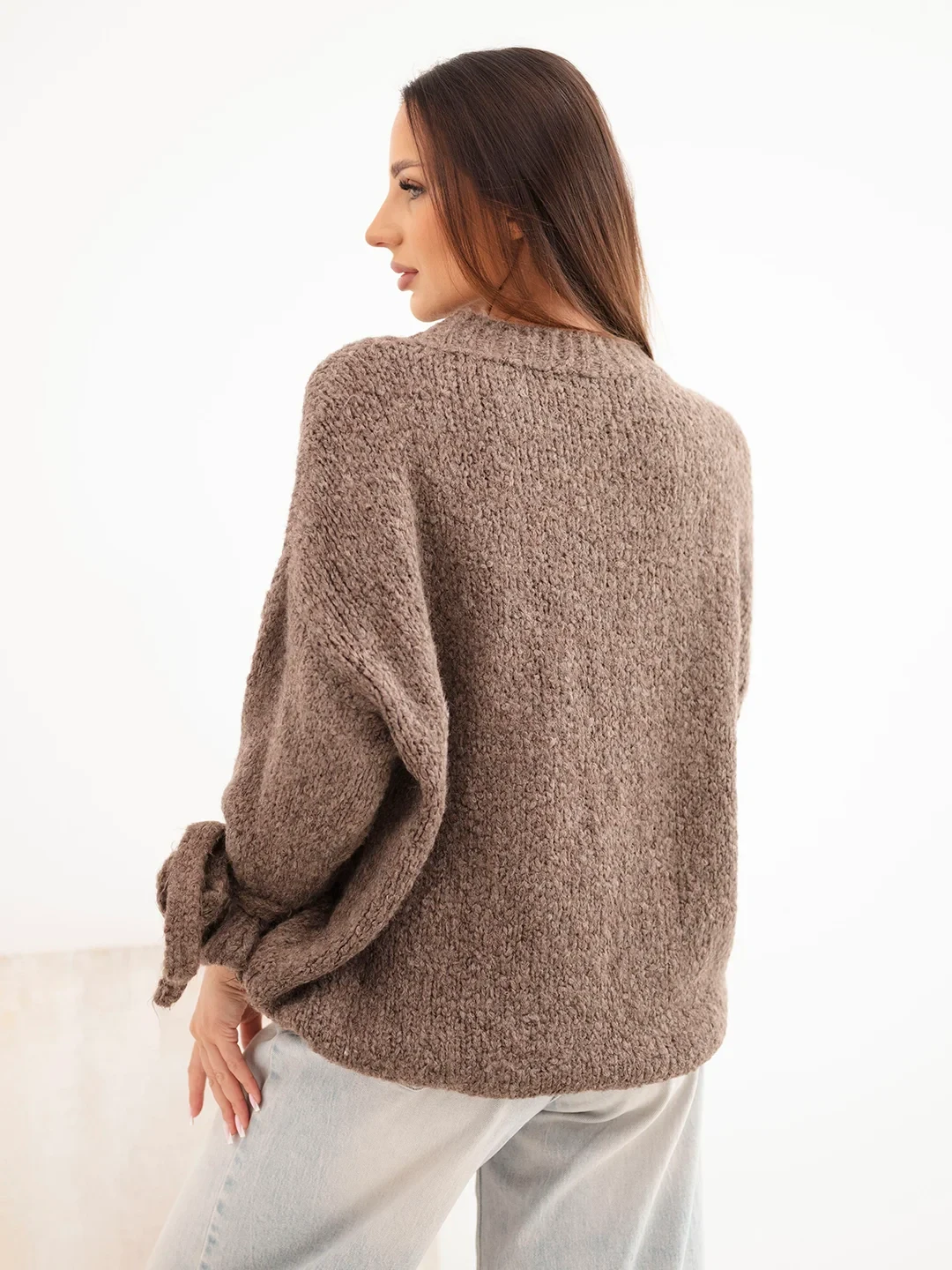 Sweter damski oversize z wiązaniami przy rękawach fango - obrazek 4
