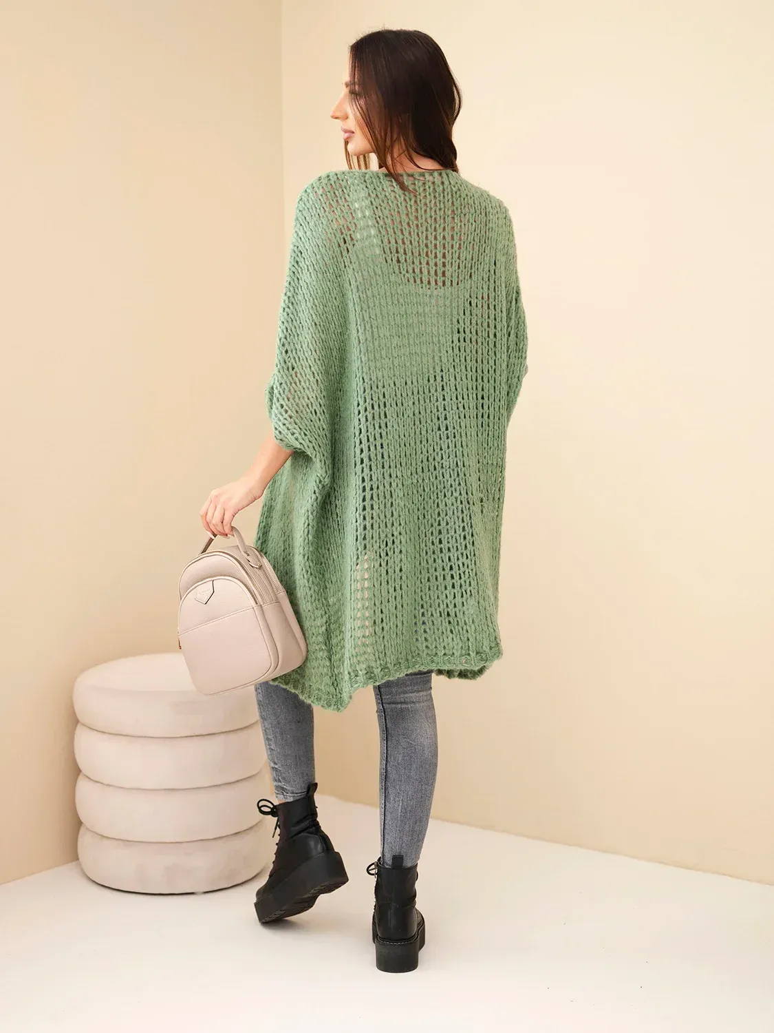 Sweter damski oversize o luźnym splocie bez zapięcia ciemny miętowy - obrazek 4