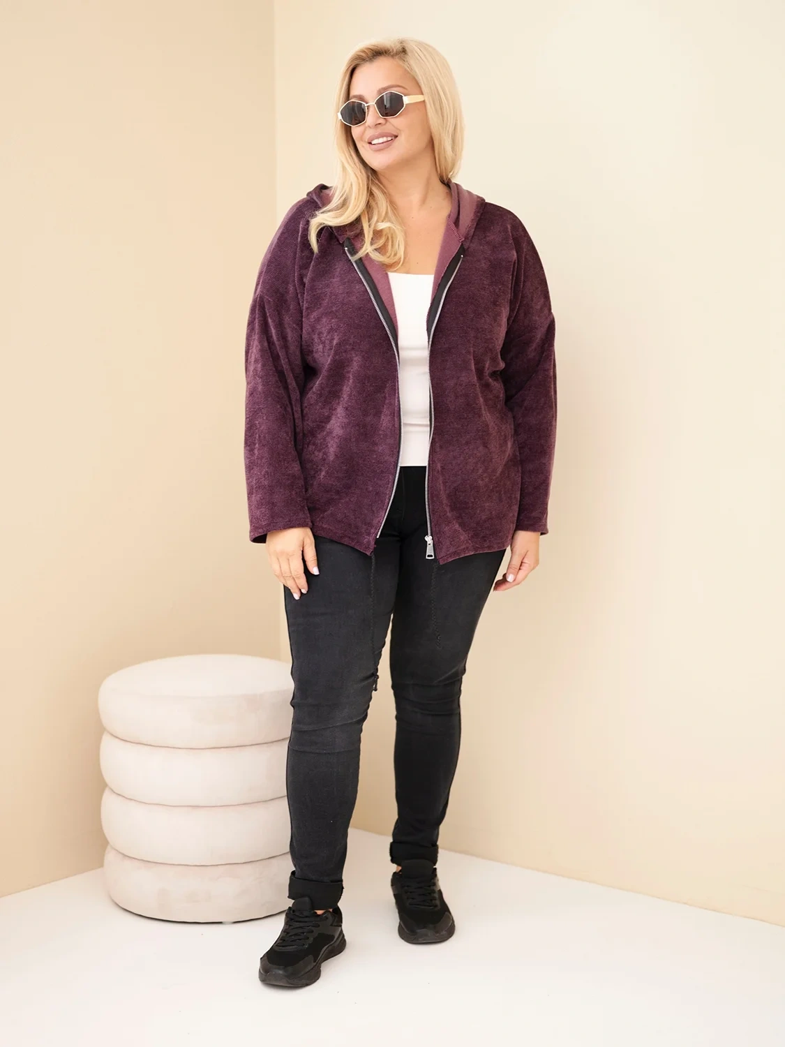 Bluza damska Plus Size sztruksowa z kapturem i zamkiem oversize ciemno fioletowa - obrazek 2