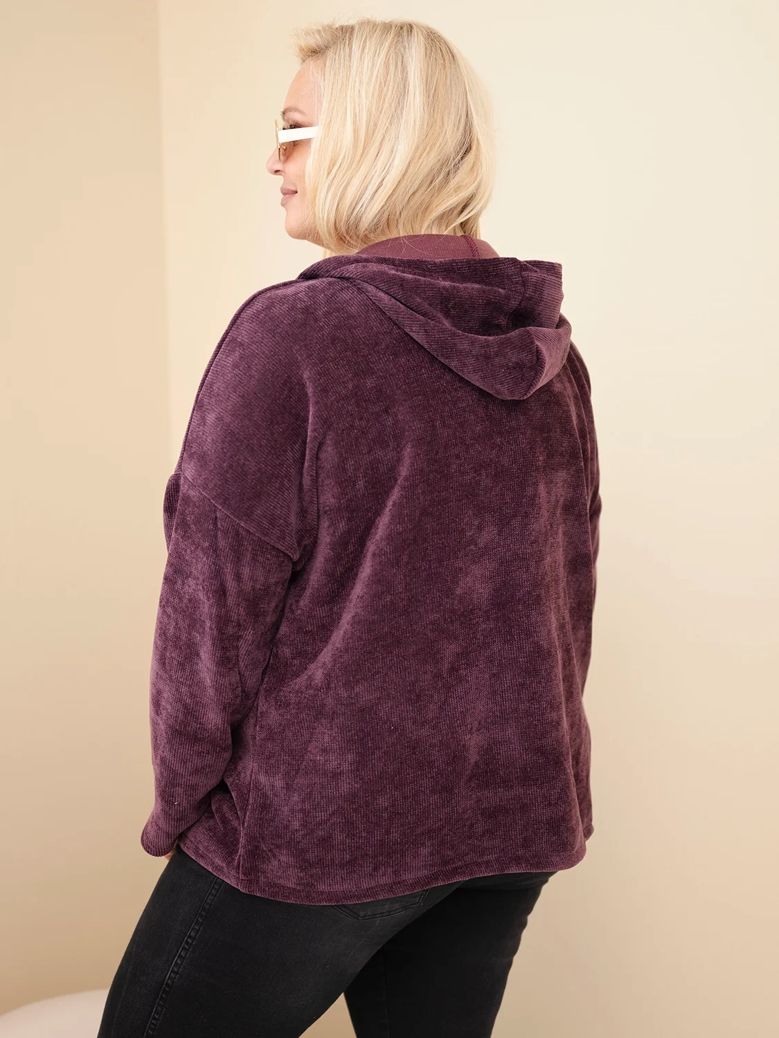 Bluza damska Plus Size sztruksowa z kapturem i zamkiem oversize ciemno fioletowa - obrazek 3