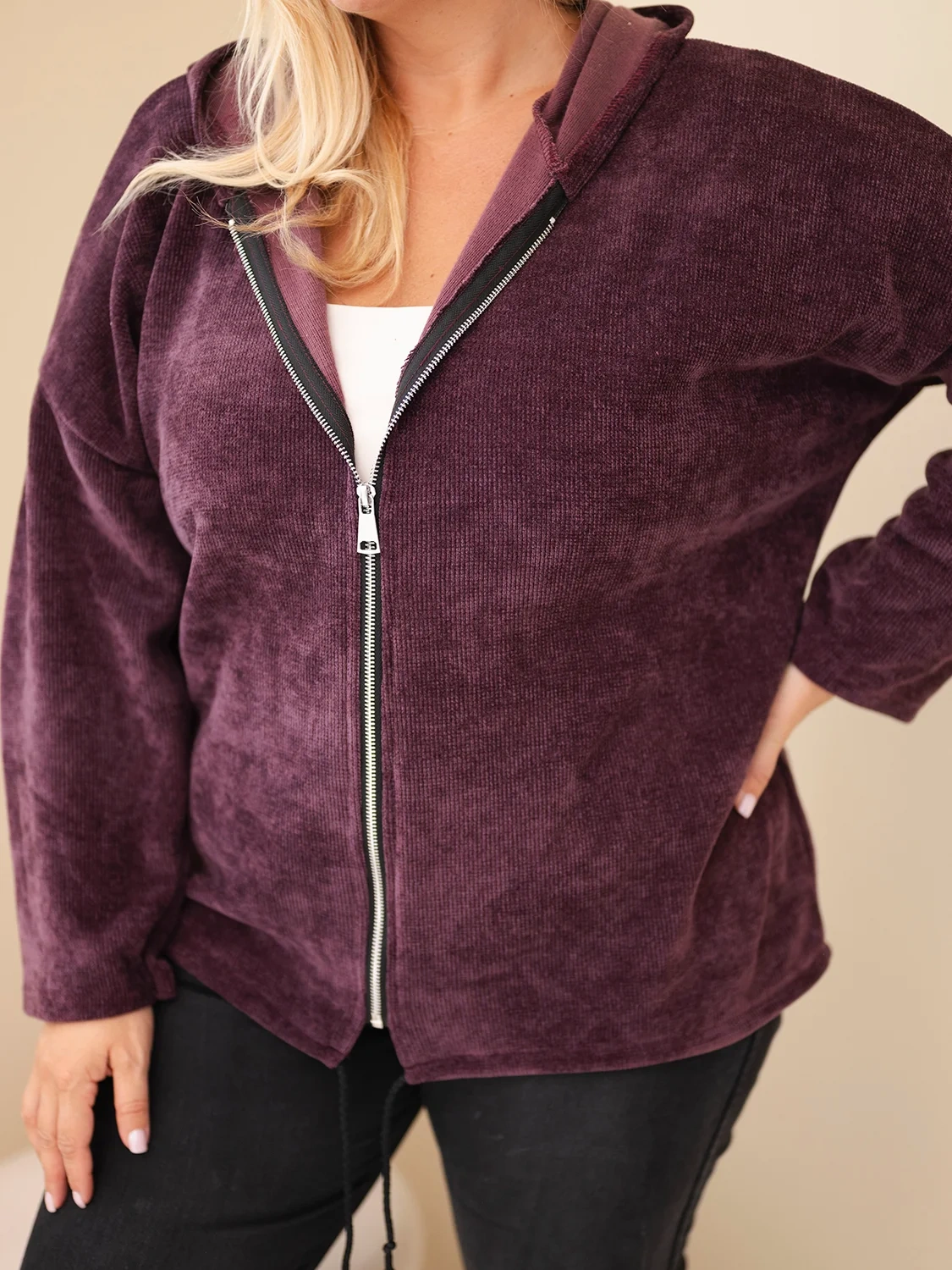 Bluza damska Plus Size sztruksowa z kapturem i zamkiem oversize ciemno fioletowa - obrazek 4