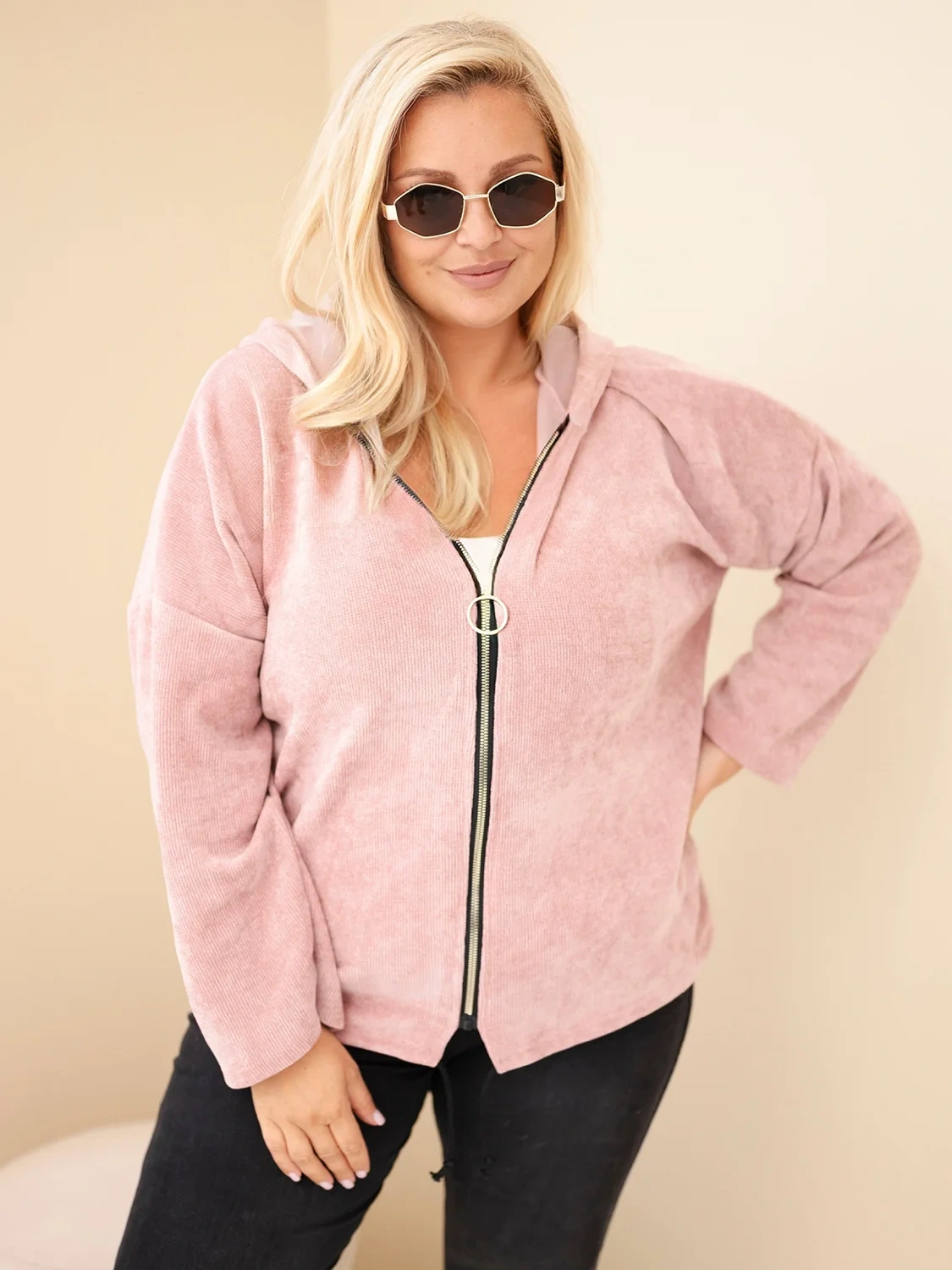 Bluza damska Plus Size sztruksowa z kapturem i zamkiem oversize ciemny pudrowy róż