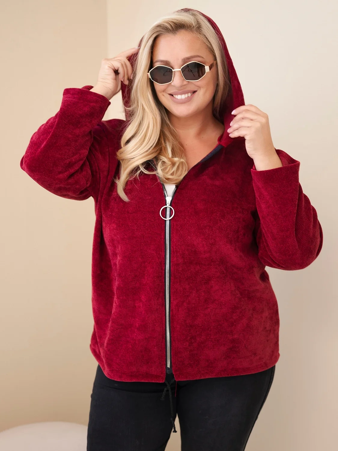 Bluza damska Plus Size sztruksowa z kapturem i zamkiem oversize bordowa