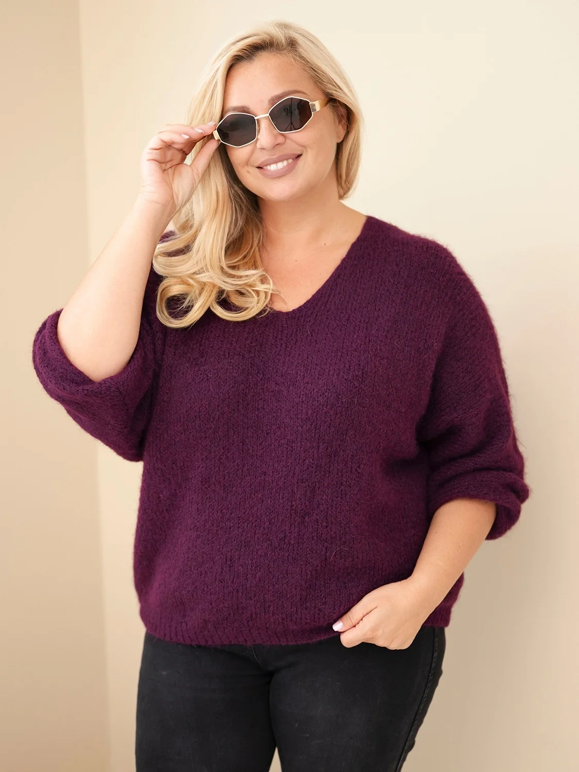 Sweter damski Plus Size z dekoltem V i szerokim rękawem ciemny fioletowy
