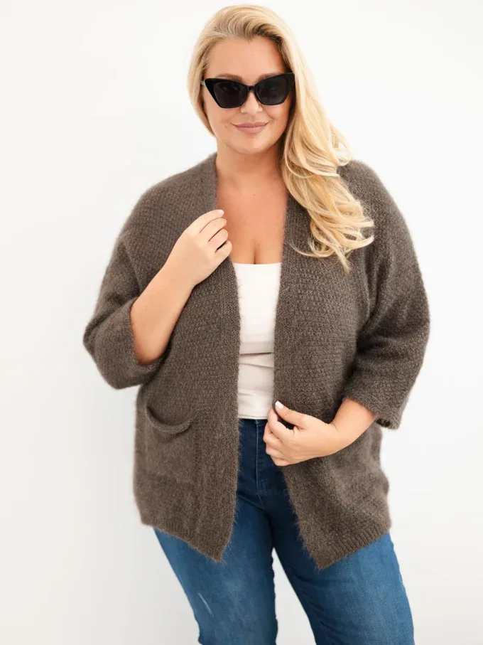 Sweter damski Plus Size z kieszeniami bez zapięcia mocca