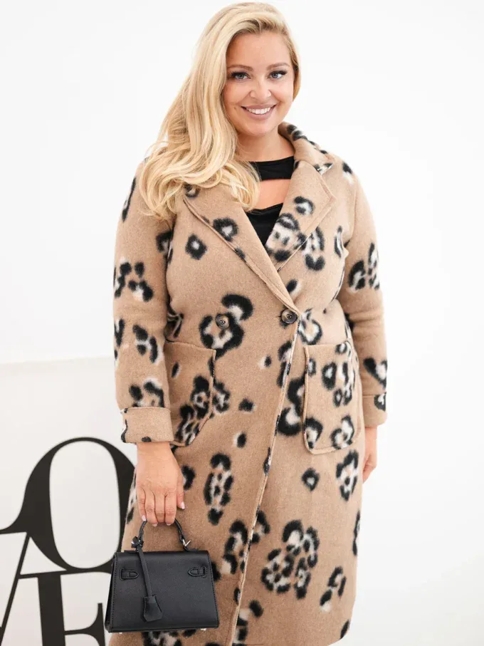 Płaszcz damski elegancki Plus Size w panterkę z klapami camelowy