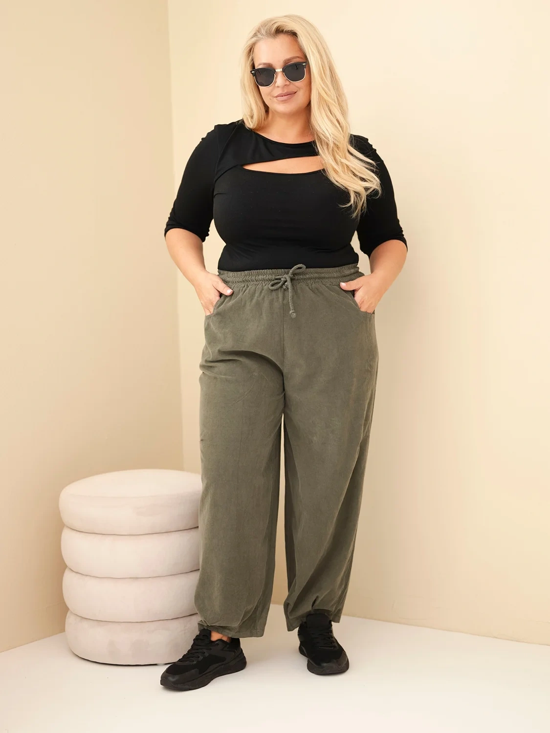 Spodnie damskie bawełniane Plus Size sztruksowe z gumką w pasie i kieszeniami khaki