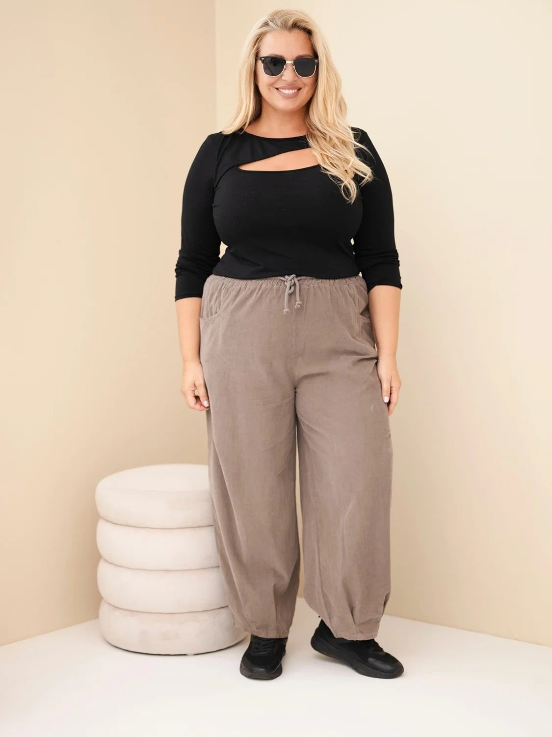 Spodnie damskie bawełniane Plus Size sztruksowe z gumką w pasie i kieszeniami fango
