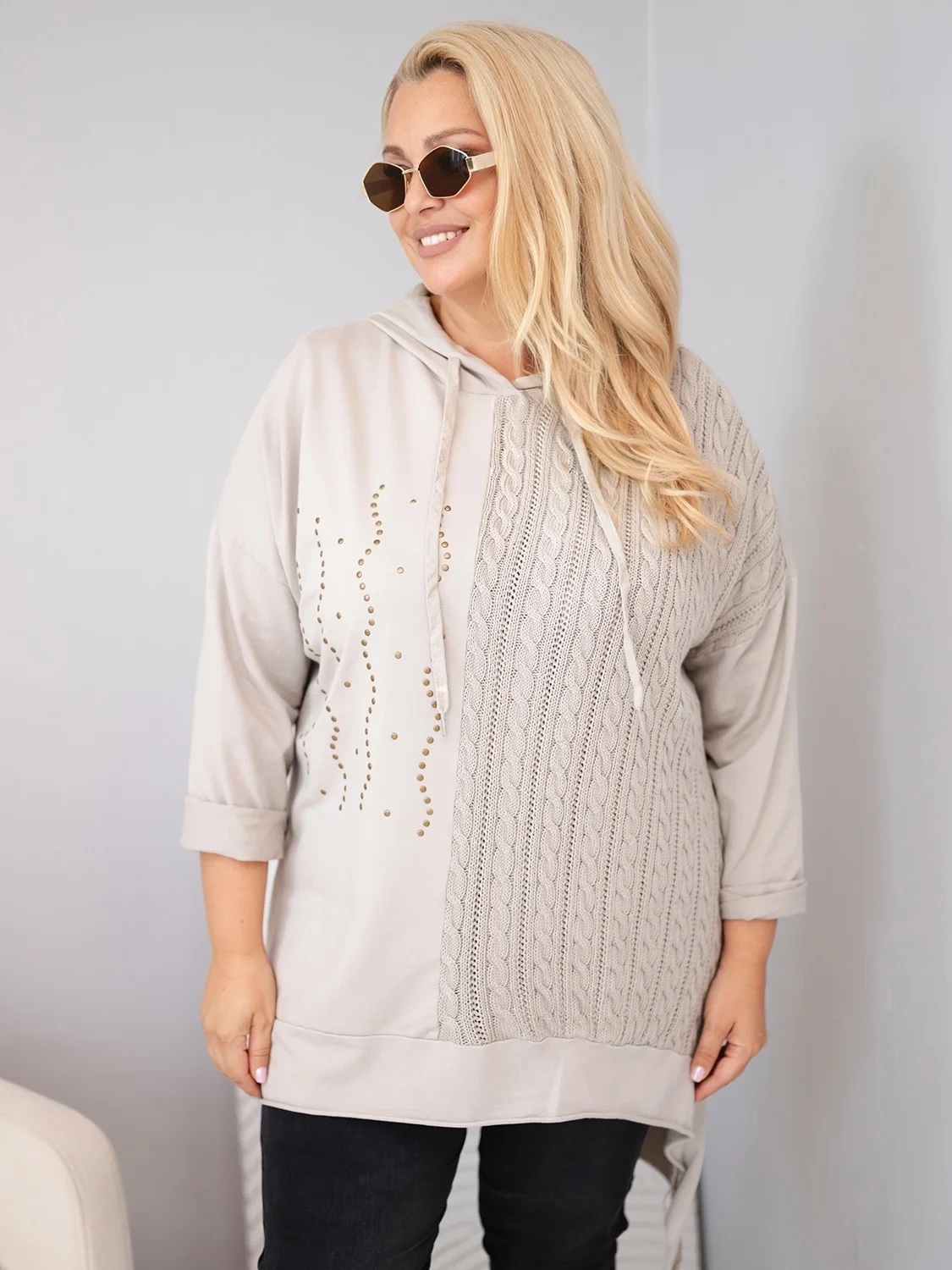 Bluza damska bawełniana Plus Size z kapturem i plecioną wstawką fango
