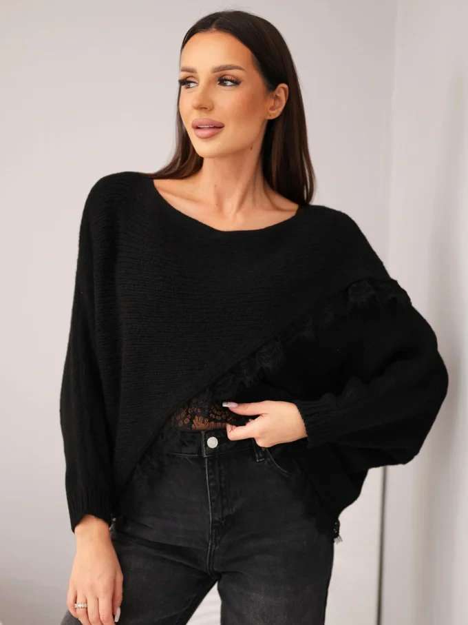 Sweter damski asymetryczny z koronkową wstawką czarny