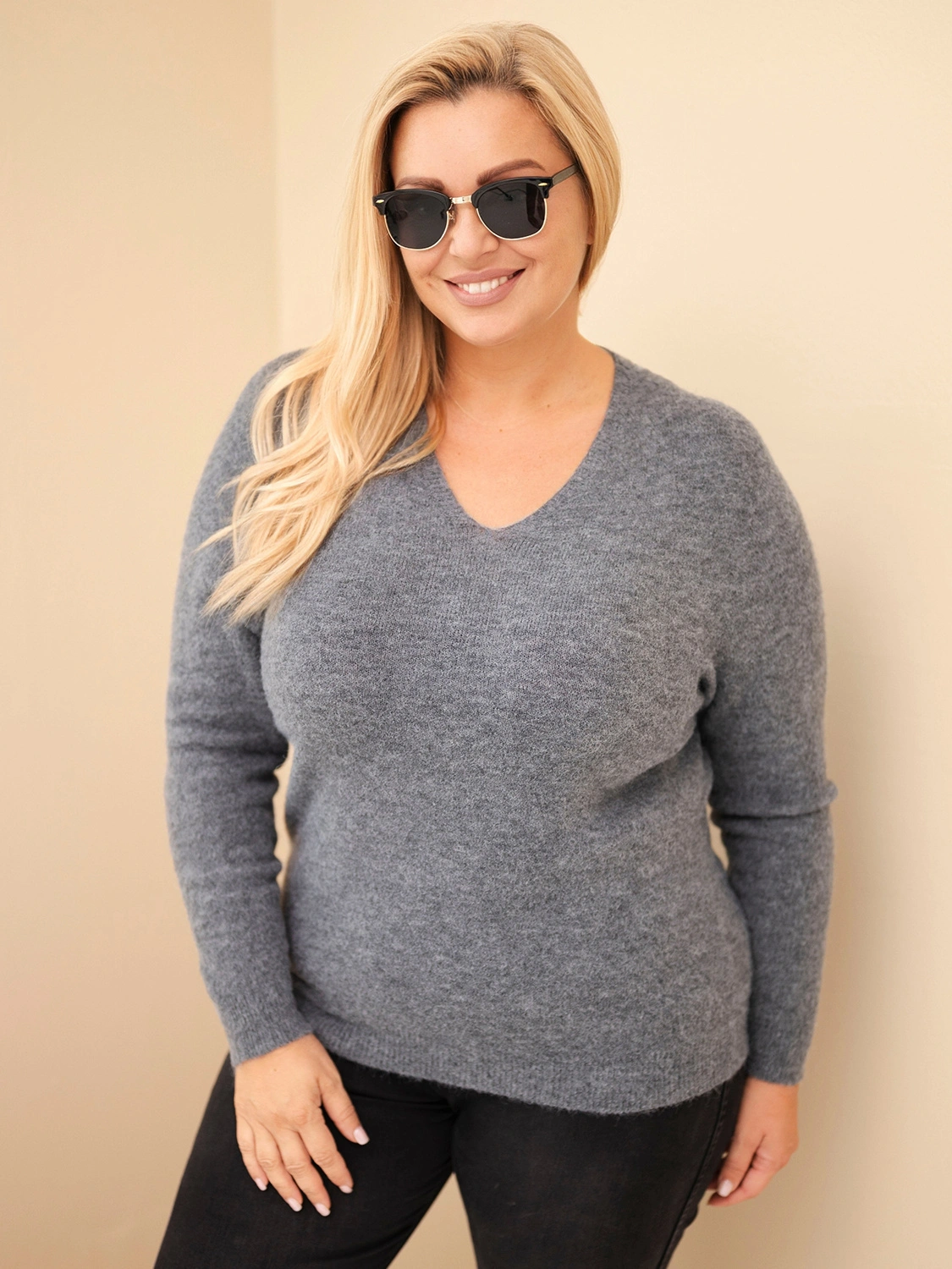 Sweter damski Plus Size z baby alpaki z długim rękawem grafitowy