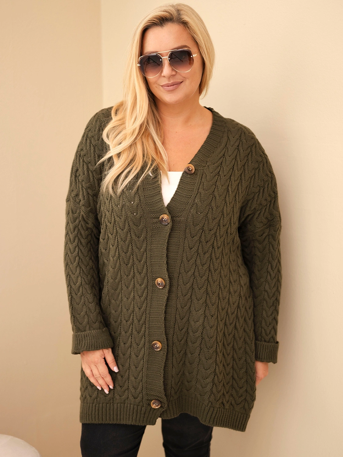 Kardigan damski Plus Size z guzikami i wzorem warkoczowym khaki