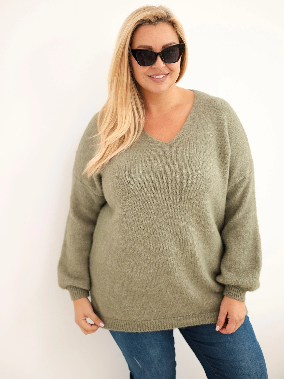 Sweter damski Plus Size z wełną z dekoltem V khaki