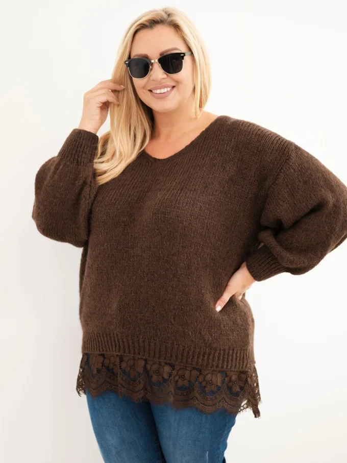 Sweter damski Plus Size z koronkowym dołem brązowy