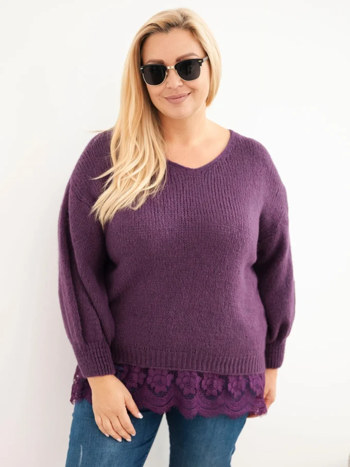 Sweter damski Plus Size z koronkowym dołem ciemnofioletowy