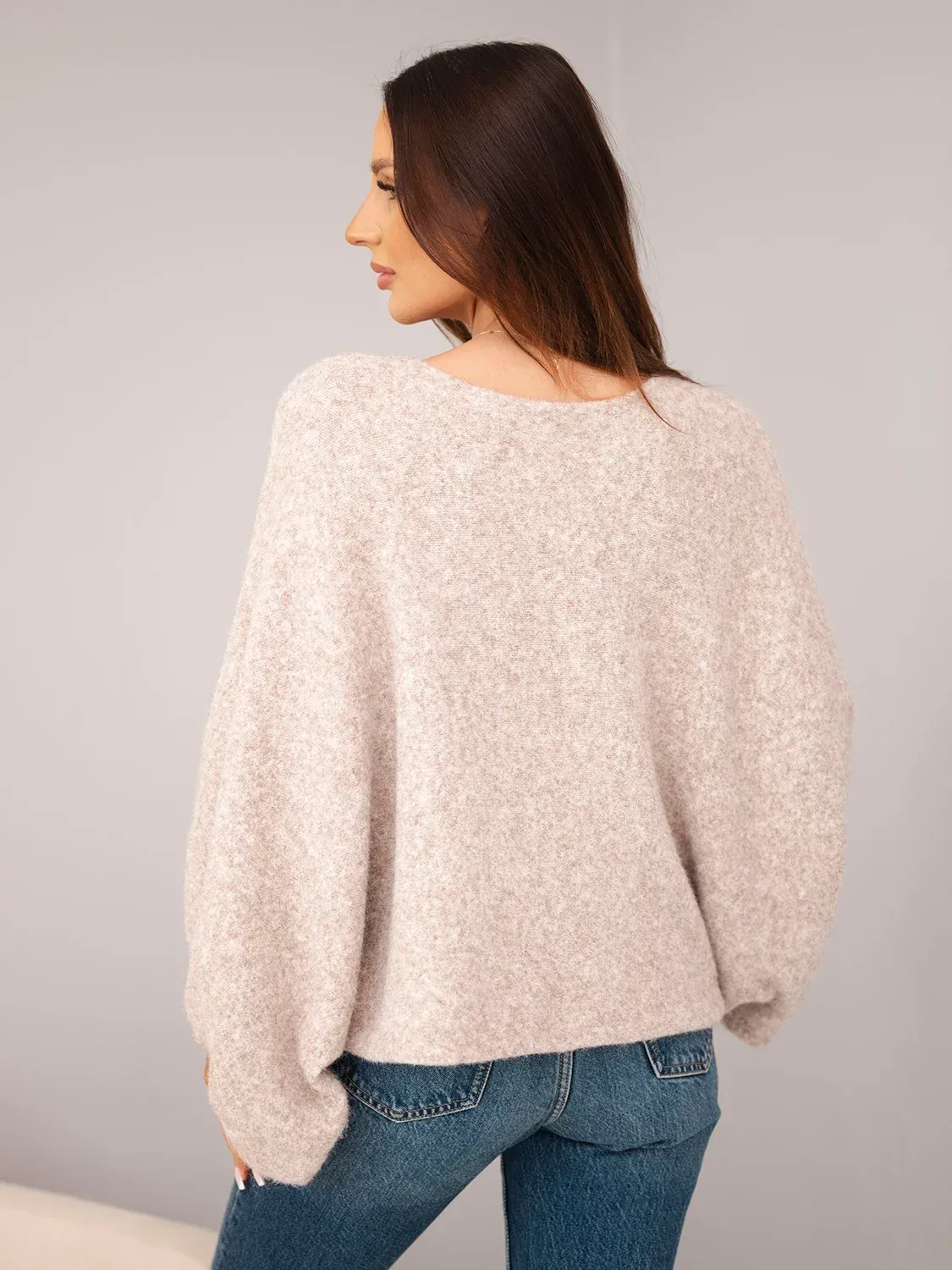 Sweter damski z dodatkiem alpaki oversize beżowy melanż - obrazek 4