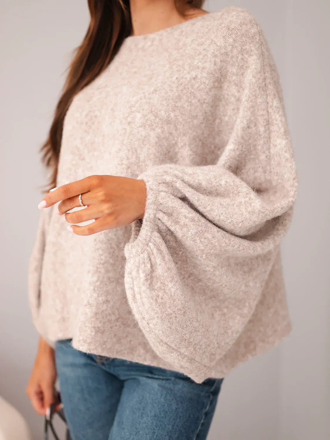 Sweter damski z dodatkiem alpaki oversize beżowy melanż - obrazek 2