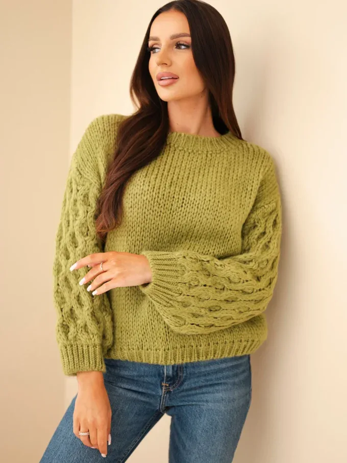 Sweter damski z ażurowymi rękawami oliwkowy