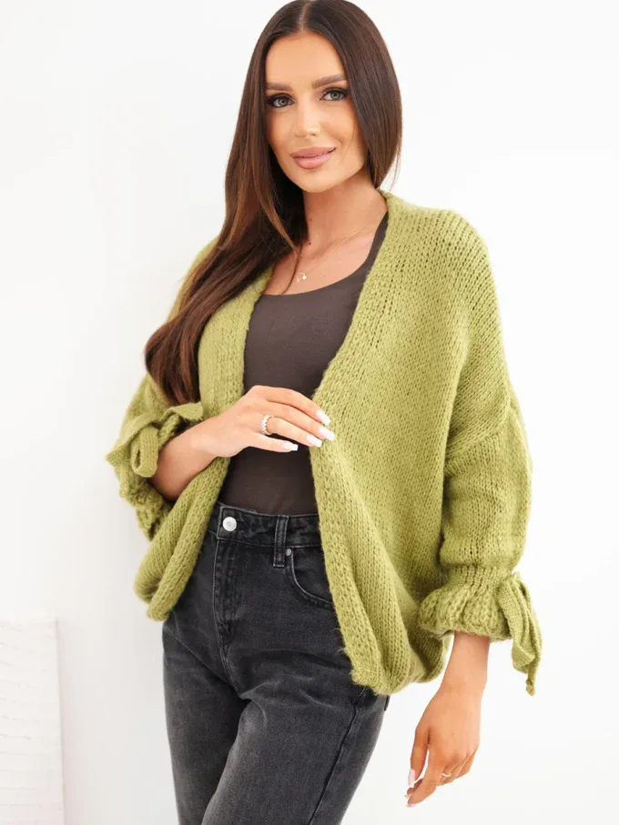 Sweter damski o luźny krój oliwkowy