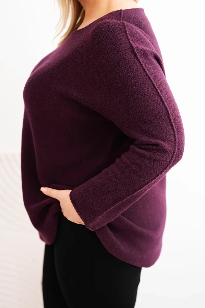Sweter damski plus size z dekoltem łódką śliwkowy - obrazek 4
