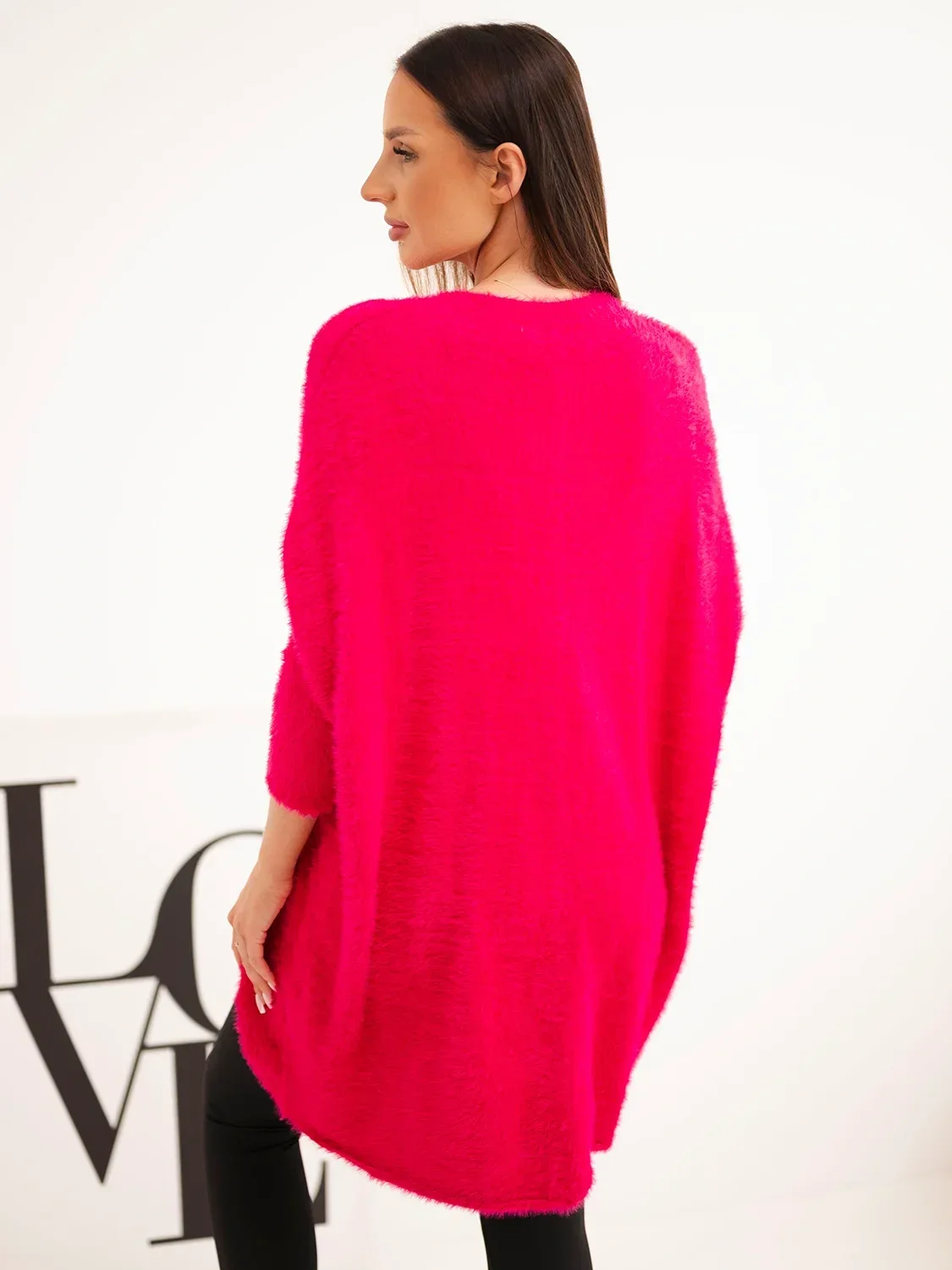 Sweter damski Plus Size z dekoltem V fuksja - obrazek 4